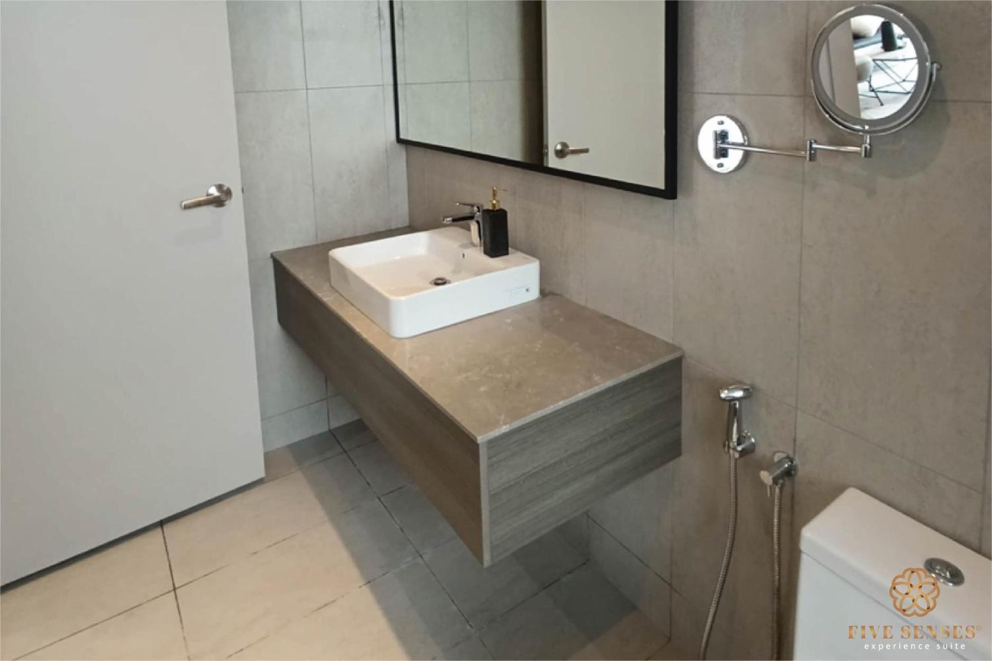 Datum Jelatek Sky Klcc, Five Senses Apartment